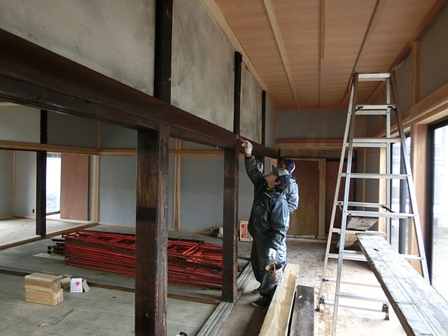 萬徳寺様　本堂内部木部塗装状況